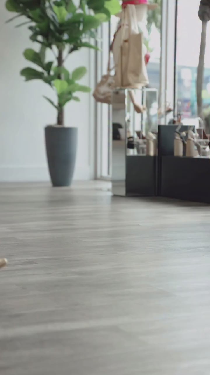 Lorie Gold by Nataly Mendez, Genuine leather upper material, Adjustable, Insole made of leather
Hand made, 3.5 inch heel height, Slingback strap, Pointed toe