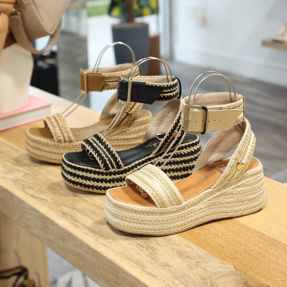 Isis Sandals - Black