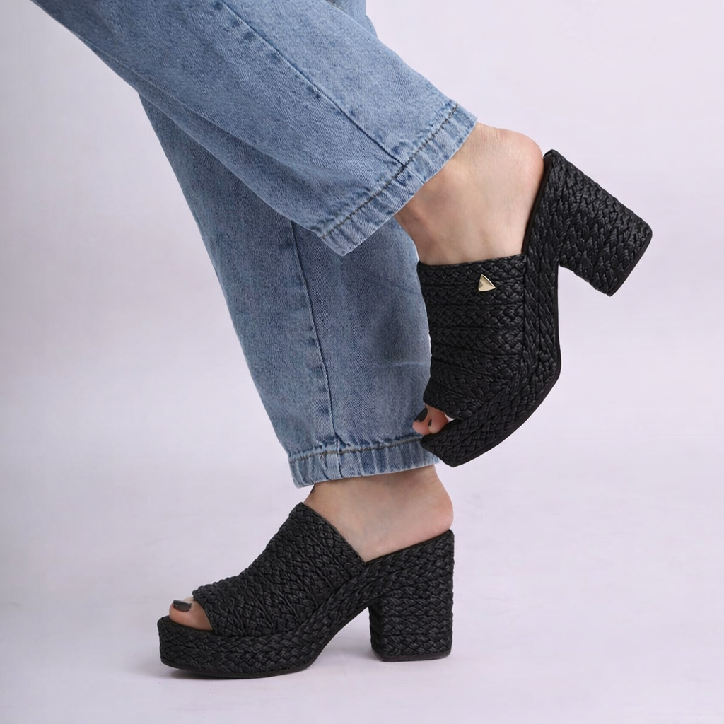 Lizzie Sandals - Black