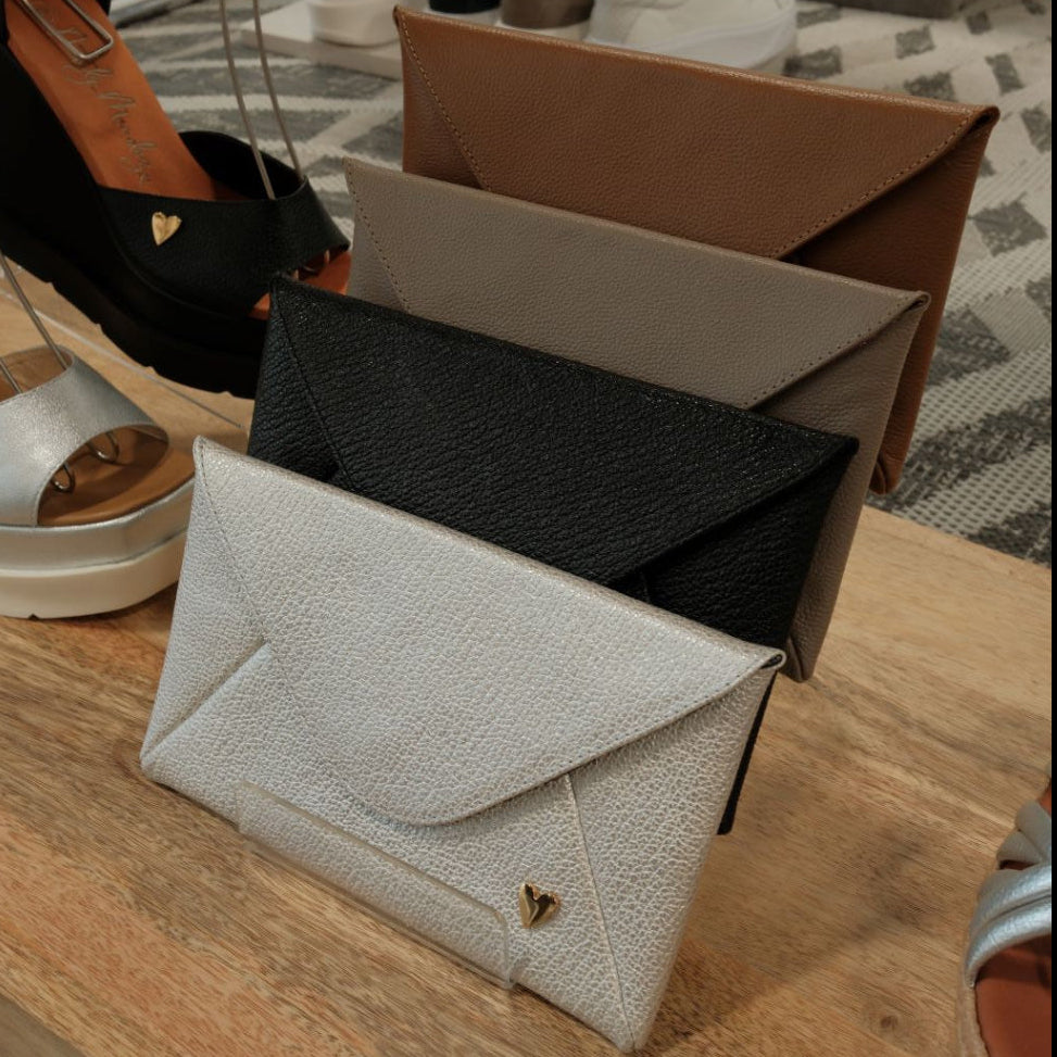 Billetera sobre con cadena - Negro