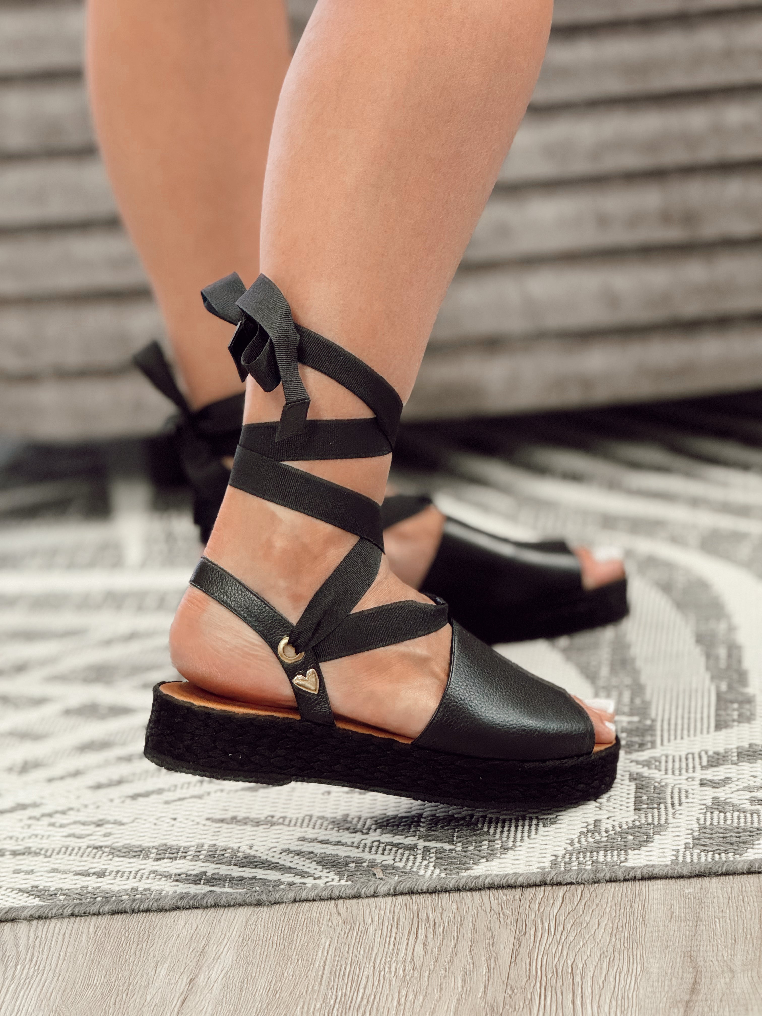 Debby Espadrilles - Negro by Nataly Mendez, Genuine leather&nbsp; Insole lining made of leather Italian&nbsp;sole Lace up ankle strap Heel height&nbsp;1.4 inches Platform height 1 inch Handmade