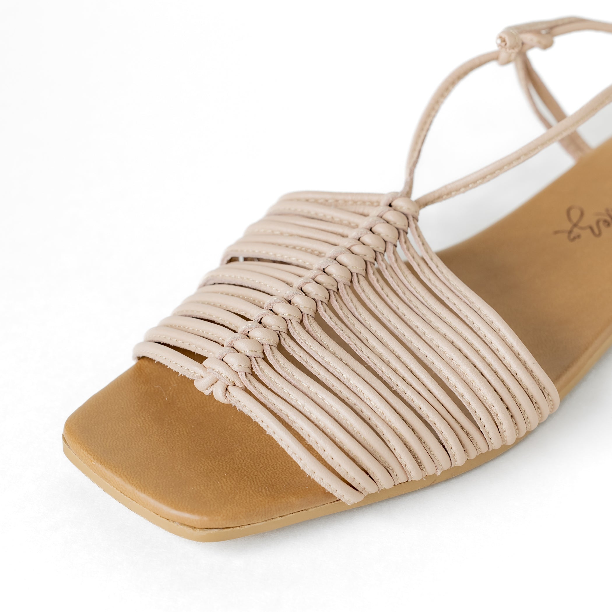 Eva Flats Sandals - Nude by Nataly Mendez, Upper material made of genuine leather Genuine leather lining Flexible rubber sole Heel height .5 cm Handmade