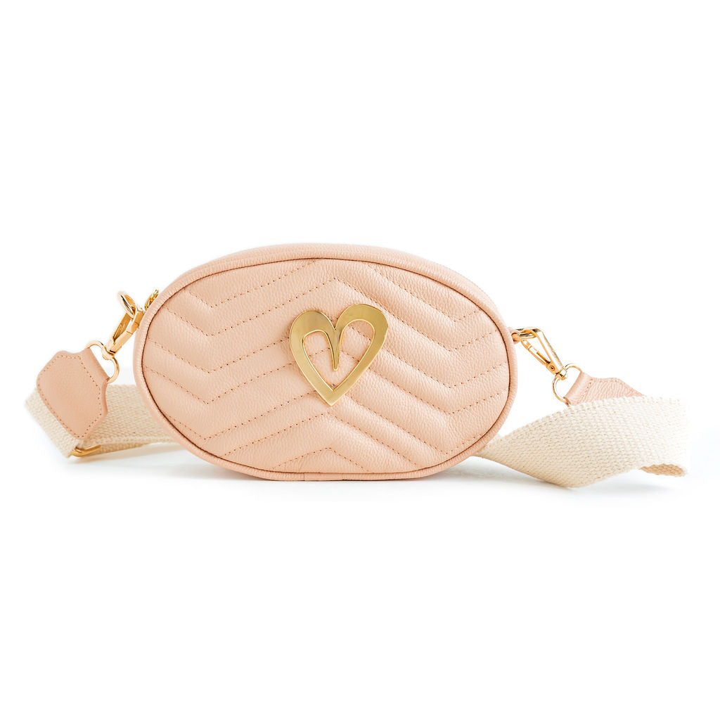 Pamela Multi Bag - Light Pink by Nataly Mendez, Genuine Leather Adjustable 5" x 7" Gold Heart Medida del cinturón: 42.5” Incluye correa y strap.