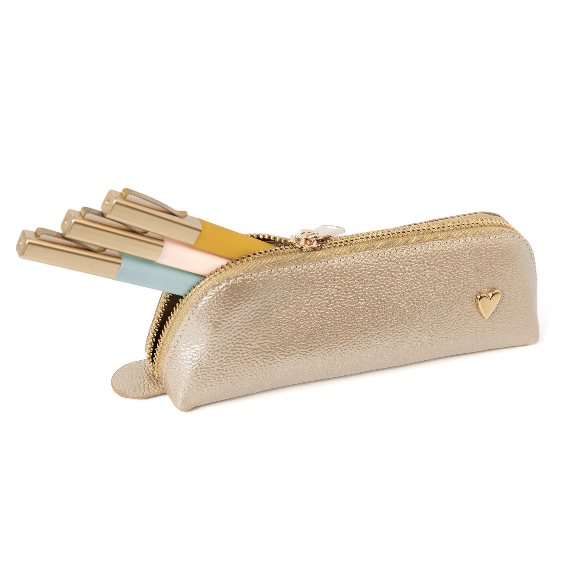 Pencil Case - Gold by Nataly Mendez, El portalapices no incluye los marcadores mostrados en la imagen. Genuine Leather Signature Heart Fits about 15 pencils or pens Designed to stand in their own 2" H, 6.5" W, 2" D