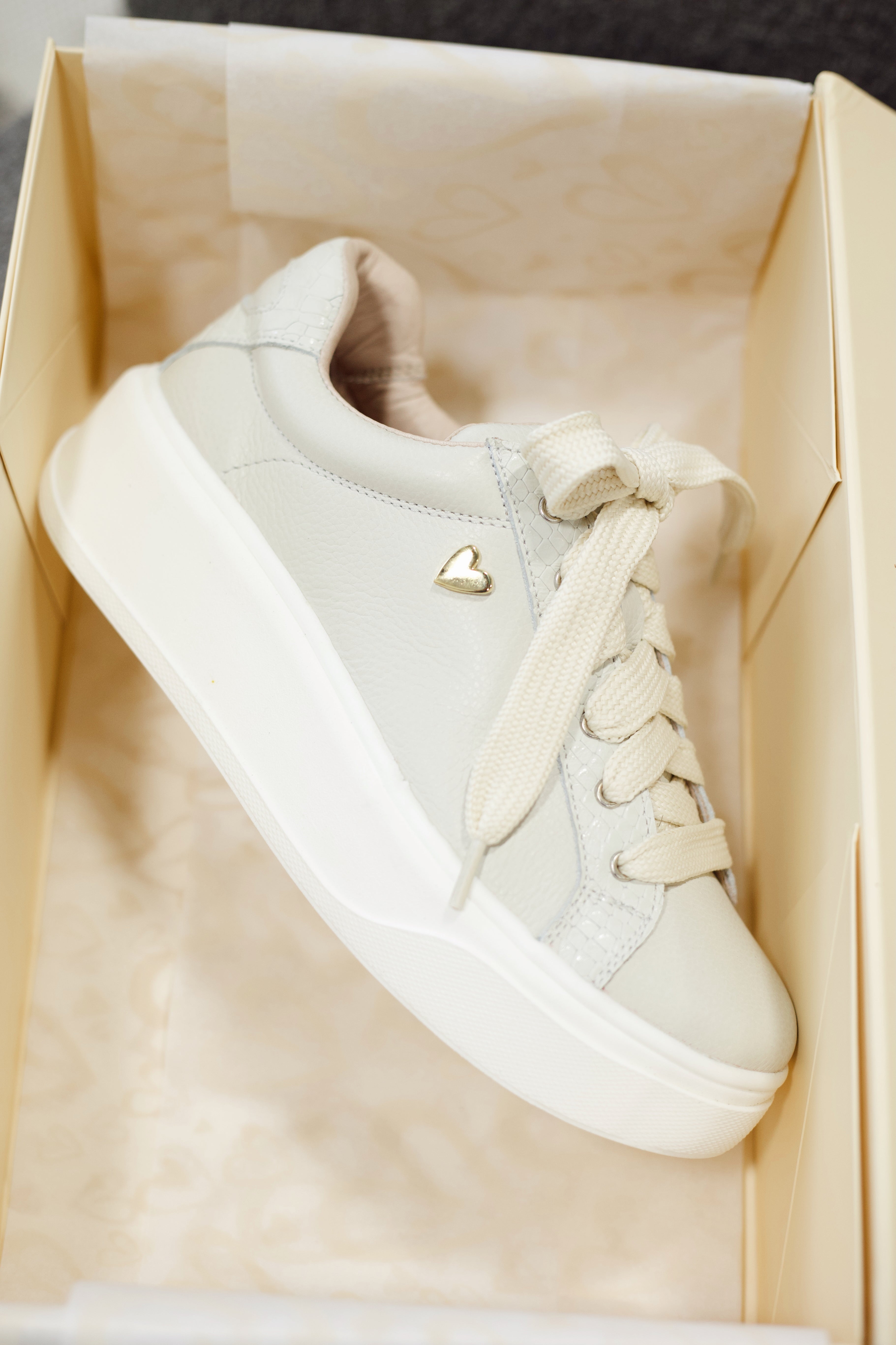 Briana Sneakers - Vainilla [ Deluxe ]