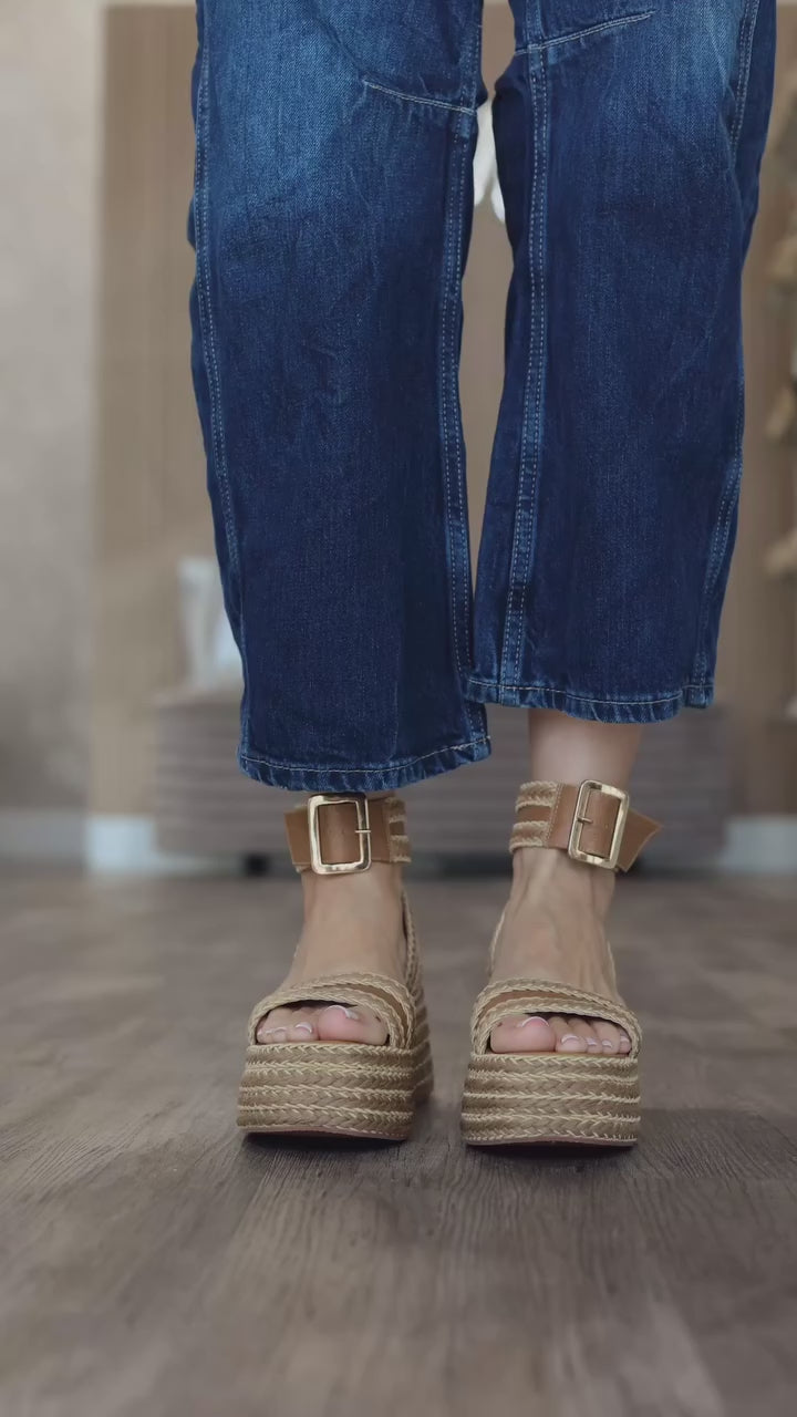 Isis Sandals - Camel