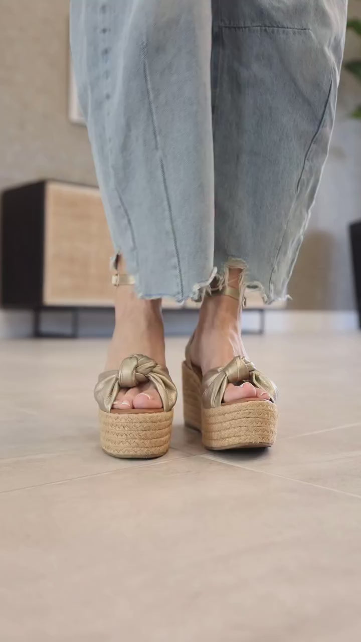 Sandalias Greta Dorado - Plataforma Baja