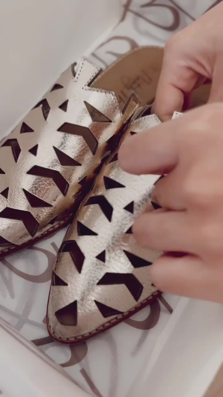 Flats Hoja Gold by Nataly Mendez Genuine leather Insole lining made of leather Italian sole Heel height .5 cm Handmade