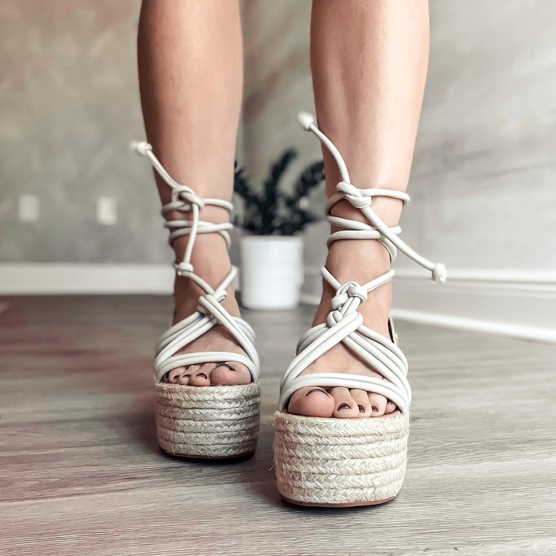 Kassy Marshmallow by Nataly Mendez Its base is lined with natural jute Green genuine leather upper Adjustable straps Genuine Leather Handmade 3-inch heel height 2.5 inch platform