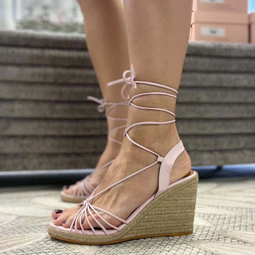 Titi Espadrilles Ligh Pink by Nataly Mendez. Its base is lined with natural fique Genuine Leather on the upper. Insole made of leather. Pronounced arch. Handmade 3.5 inch heel height 0.5 inch platform